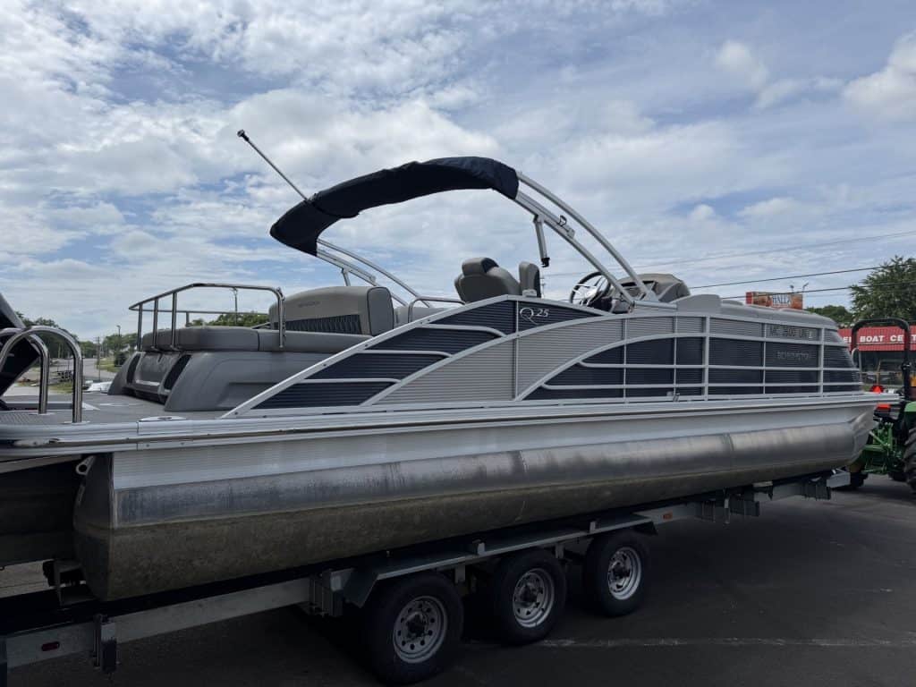 Bennington 25QSB pontoon boat at Hall's Sport Center.