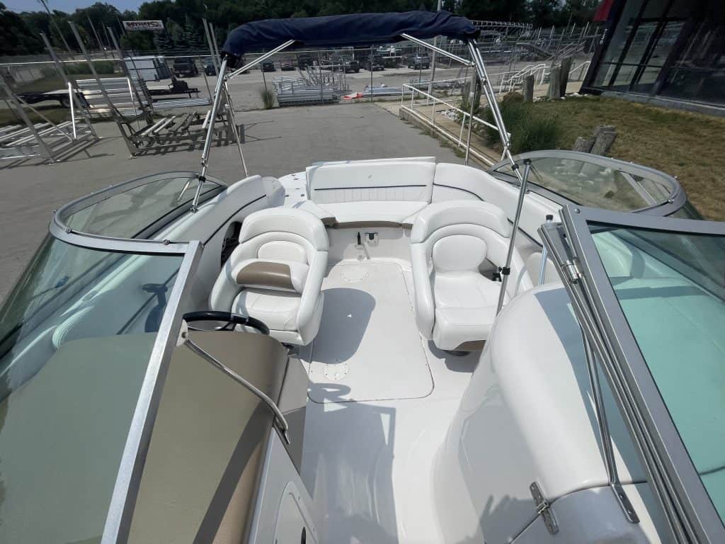 2007 Four Winns 224 FUNSHIP boat with seating and canopy.