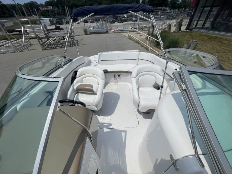 2007 Four Winns 224 FUNSHIP boat with seating and canopy.