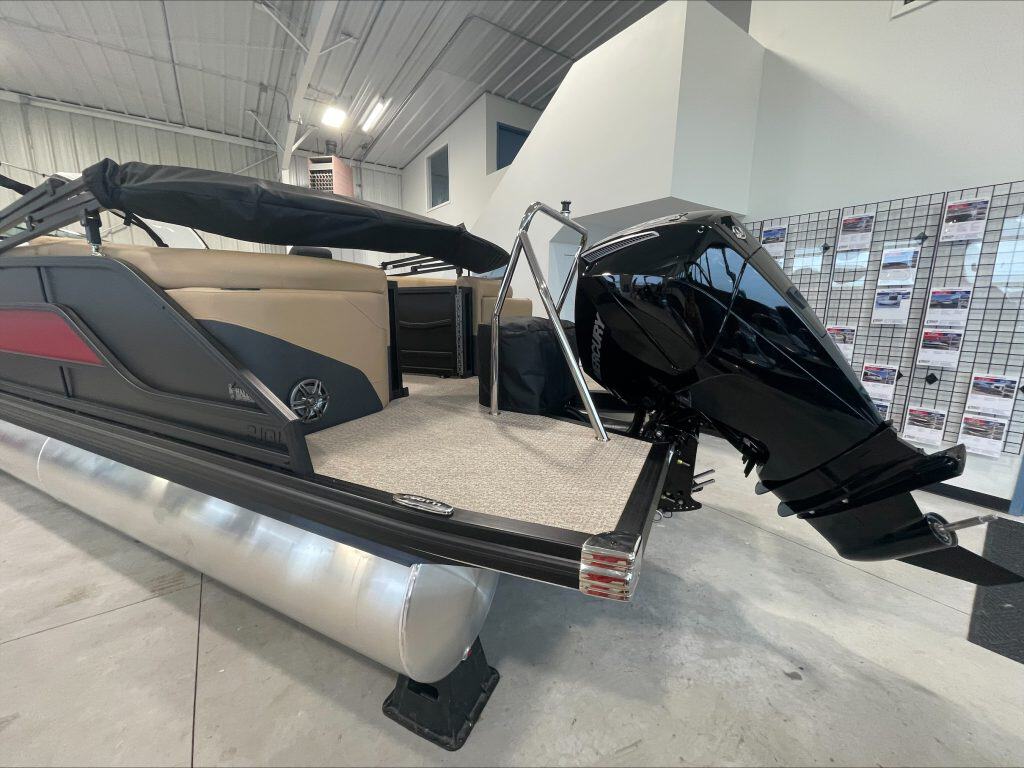 Luxury boat model EVOTTI 521QL showcased at Hall's Sport Center.