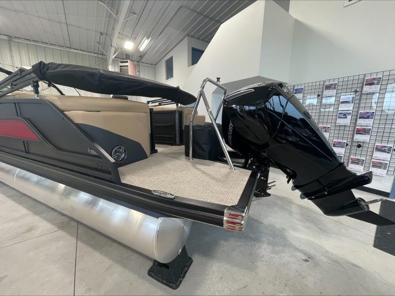 Luxury boat model EVOTTI 521QL showcased at Hall's Sport Center.