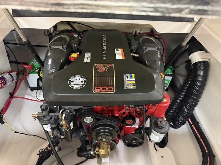 Close-up of a boat engine inside the Four Winns 220 Horizon.