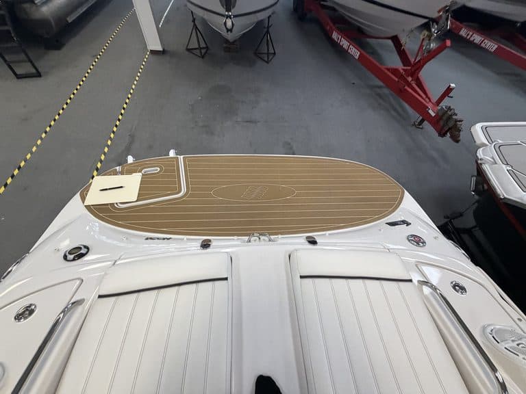 View of the Four Winns 220 Horizon boat's bow and deck area.