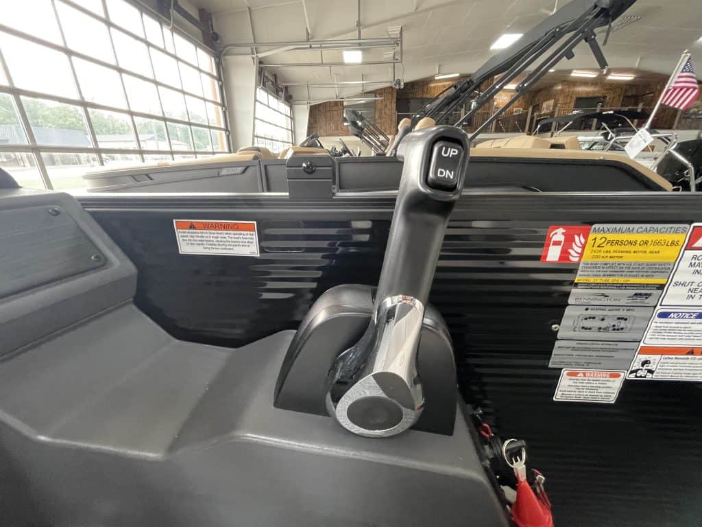 Boat control console with throttle and gear shift for Bennington 22 S1SR.