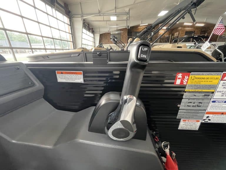 Boat control console with throttle and gear shift for Bennington 22 S1SR.