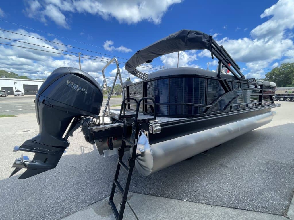 Bennington 22S1 SSR pontoon boat with Yamaha engine on display.