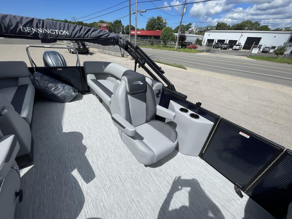 Bennington 22S1 SSR pontoon boat with seating and canopy.