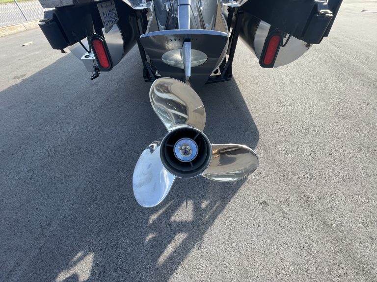 Close-up of boat propeller on a Bennington 22S1 SSR pontoon boat.