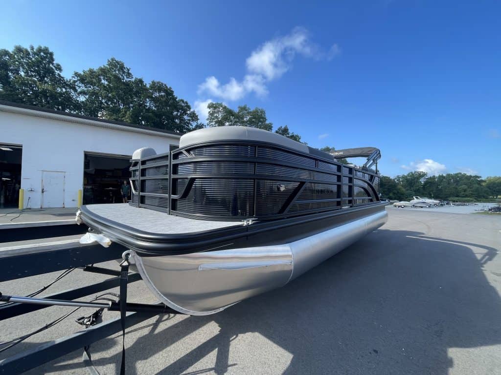 Bennington 22S1 SSR pontoon boat at Hall's Sport Center.