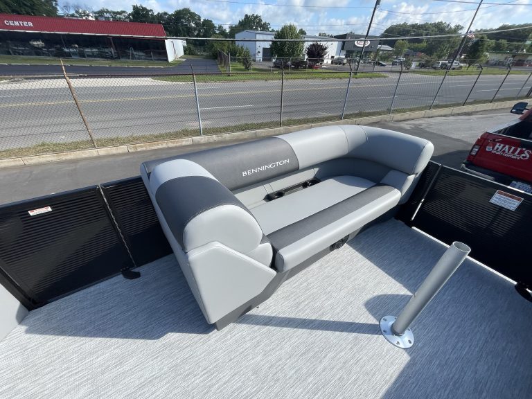Comfortable boat seating at Hall's Sport Center in Bennington 22S1 SSR.
