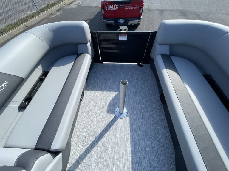 View of Bennington 22S1 SSR pontoon boat with seating and central pole.