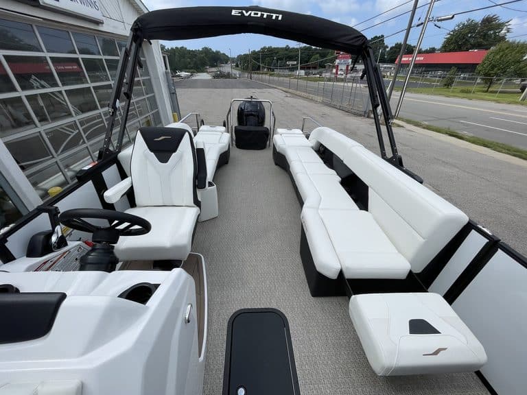 Luxury pontoon boat EVOTTI 523CL displayed at Hall's Sport Center.