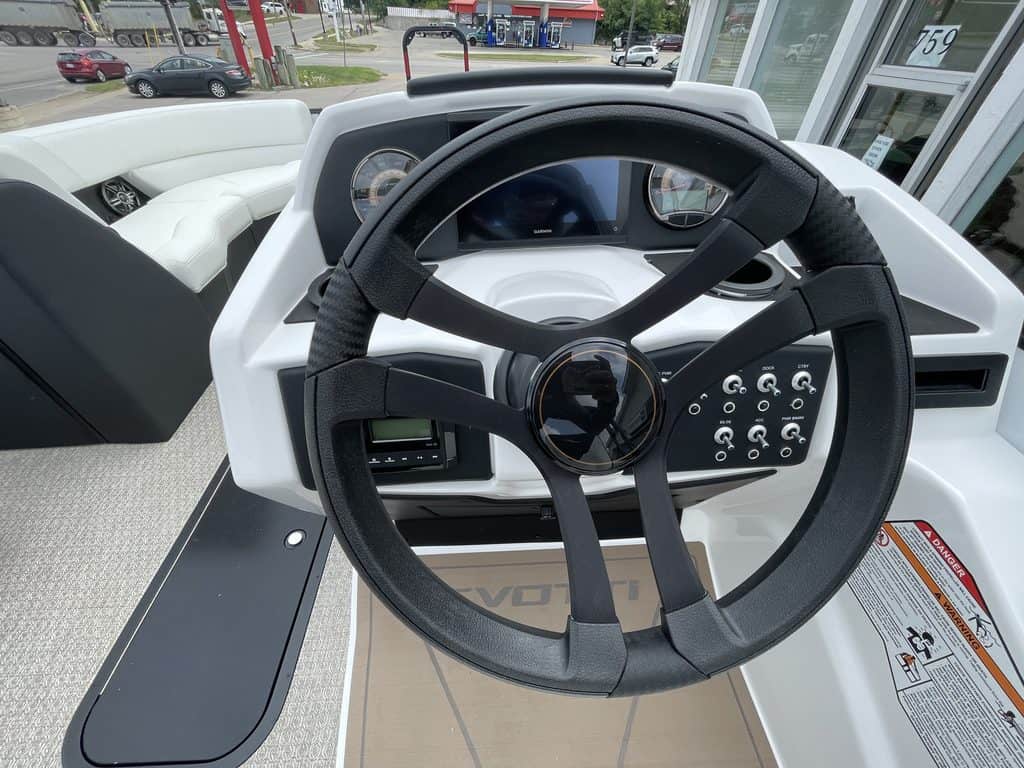 Boat dashboard with steering wheel and control panel for 2027 EVOTTI 523CL.