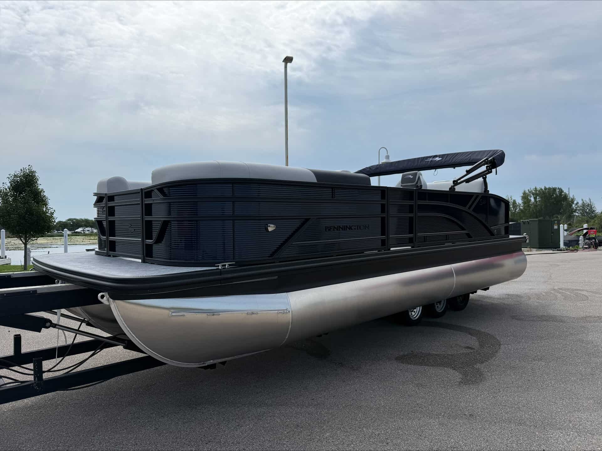 Bennington 22 S1SB pontoon boat at Hall's Sport Center.