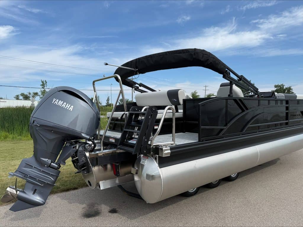 Bennington 22 S1SB pontoon boat with Yamaha engine on a trailer.