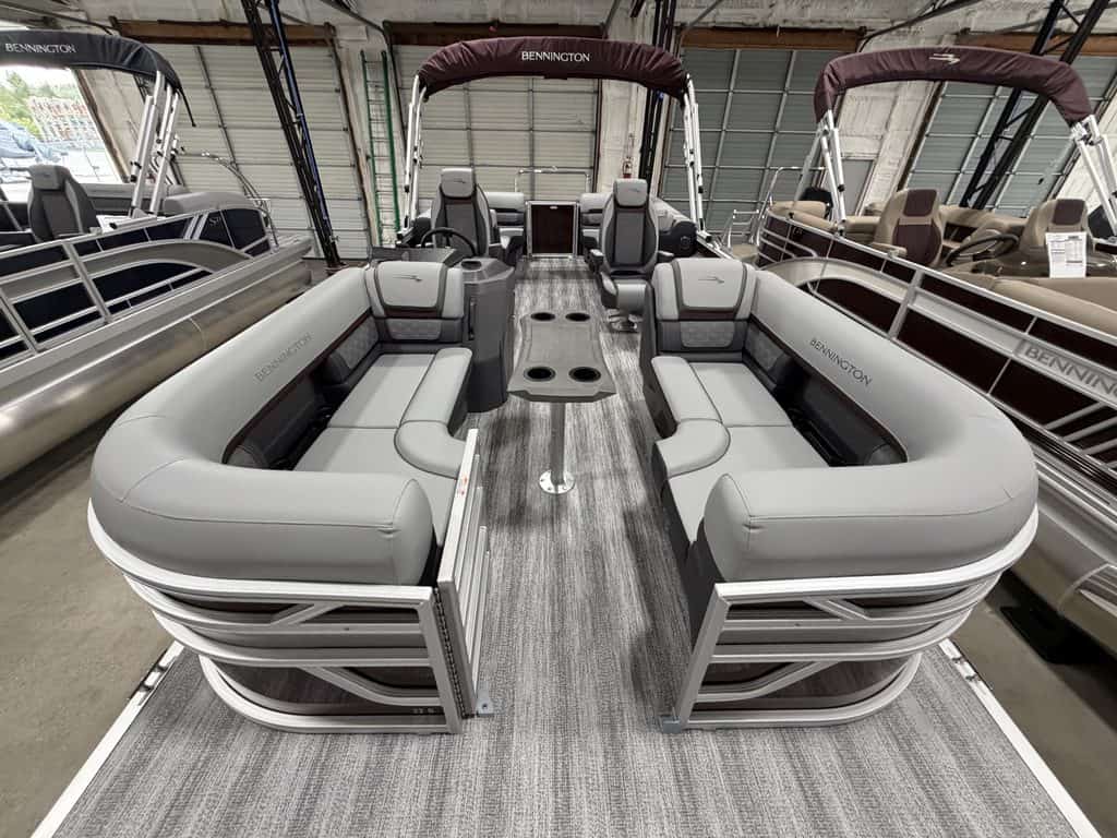 Bennington 22 SSR pontoon boat with seating for family and friends.