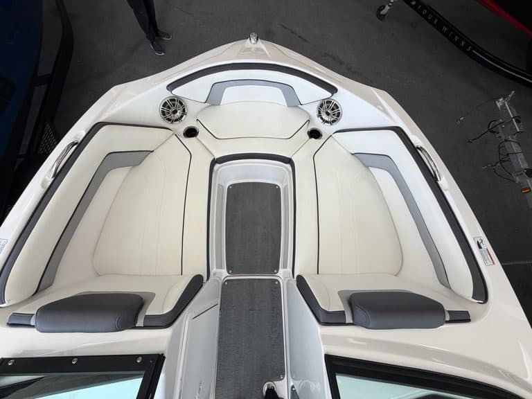 White Yamaha Jet SX192 speedboat with seating and speakers.