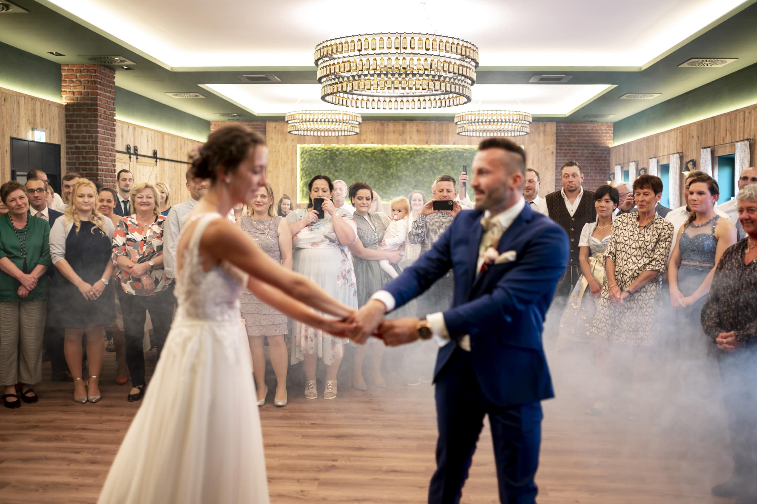 Brautpaar beim Hochzeitstanz