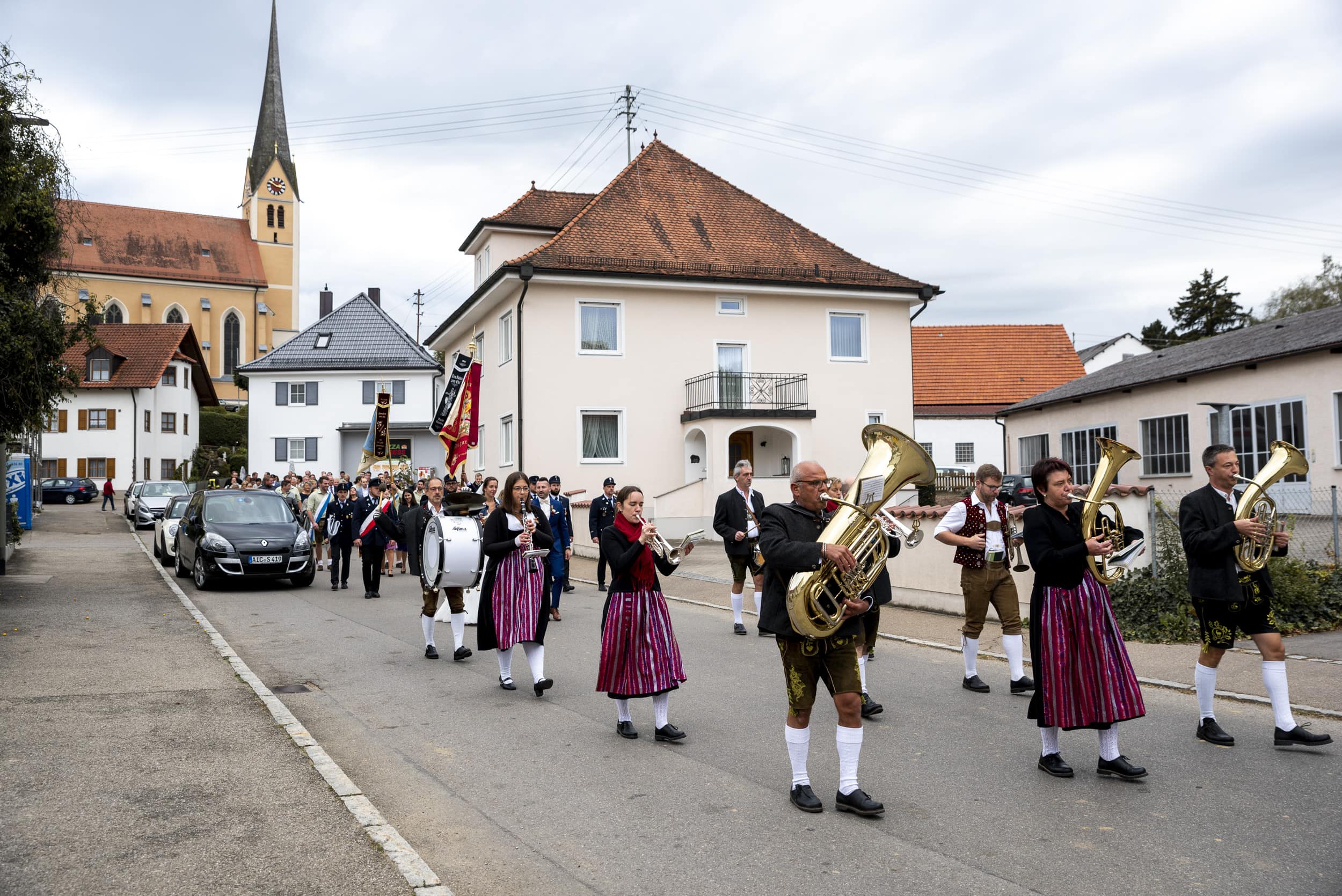 Hochzeitszug von Kirche Aindling zur Wirtschaft Moosbräu