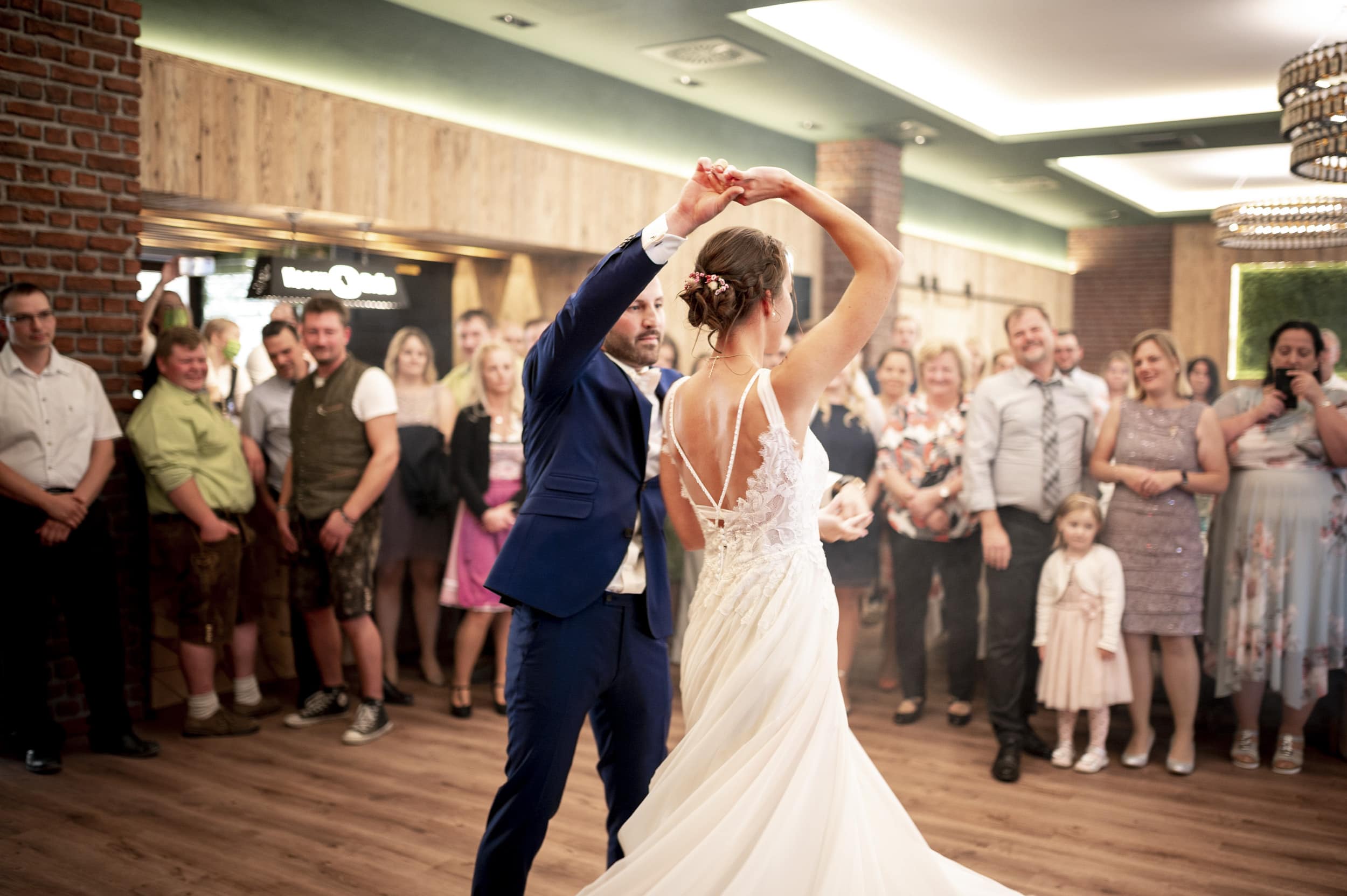 Brautpaar beim Hochzeitstanz