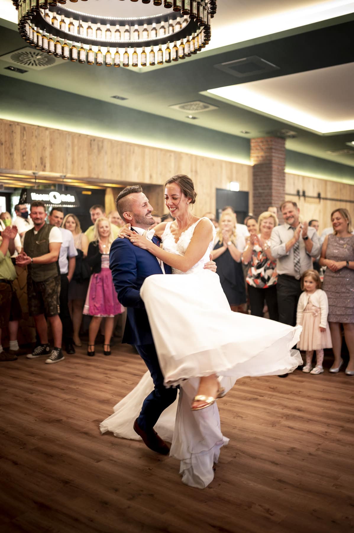 Brautpaar beim Hochzeitstanz