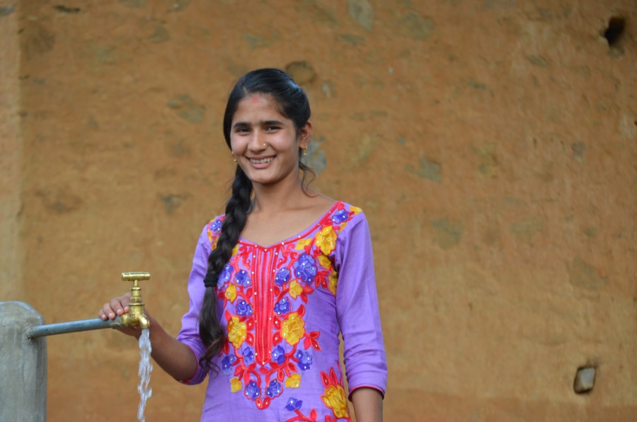 Sushmita using the water tap. 