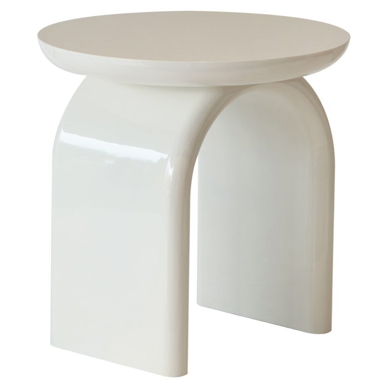 Šoninis staliukas MERRICK Coconut Milk – Richmond Interiors šviesus staliukas