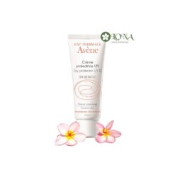 Đừng quên sử dụng kem chống nắng mỗi ngày dù cho trời không có nắng đi chăng nữa nhé.