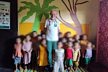 Dr. Arndt Dohmen und Kinder in Dhaka.