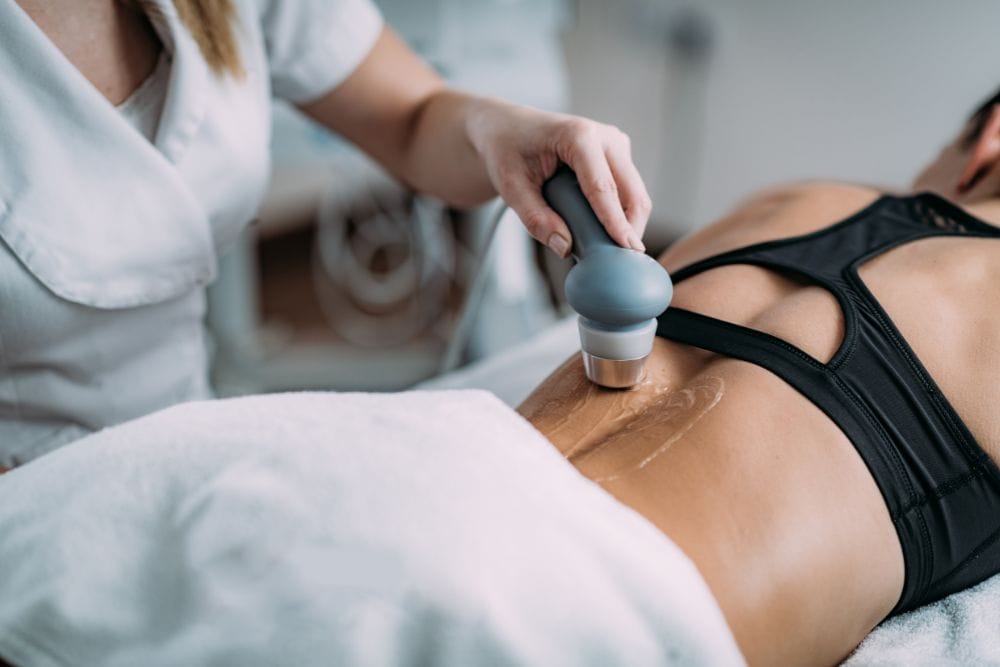 Ultraschalltherapie am Rücken. Ultraschalltherapie am Rücken.