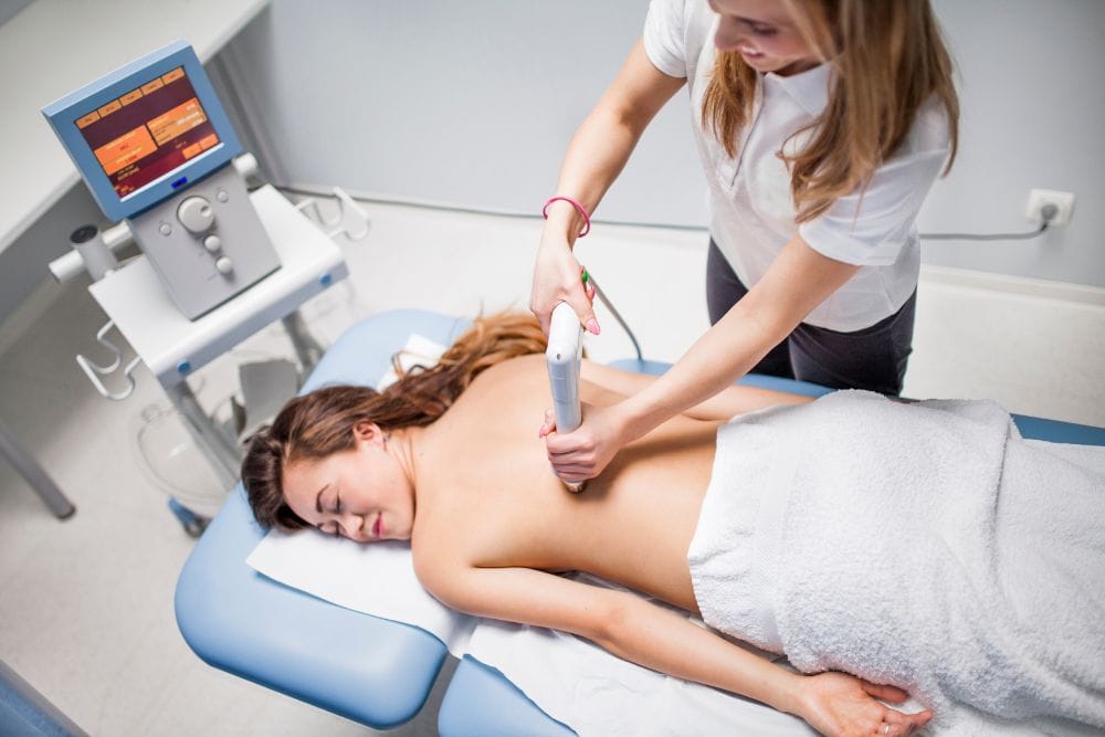 Elektrotherapiegerät in der Physiotherapie
