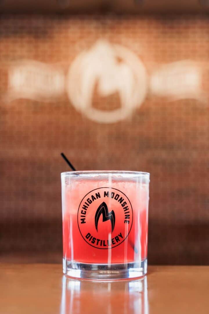 MI MOONSHINE-015