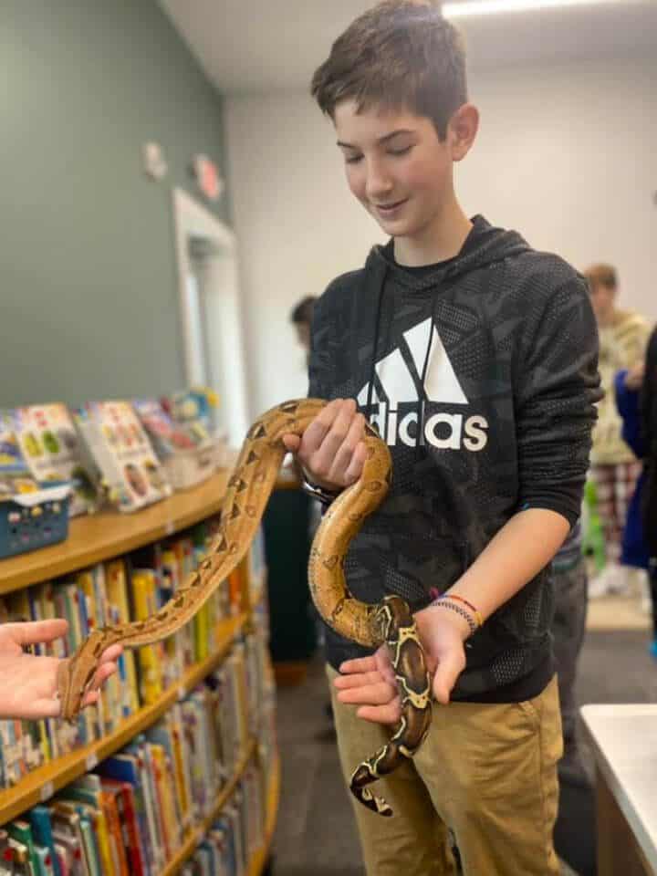gallery img 4 student holding snake