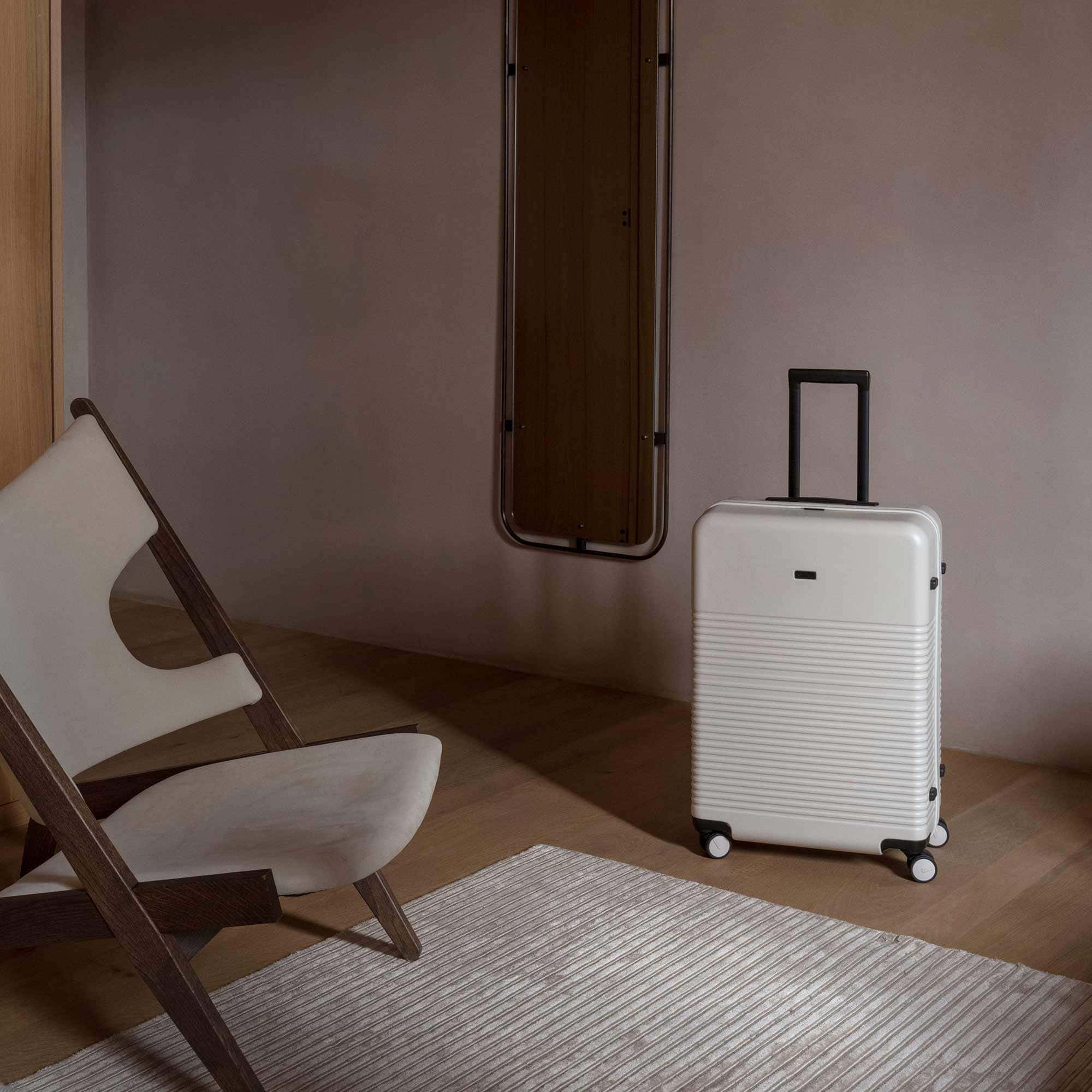 Medium Check-In Sand White