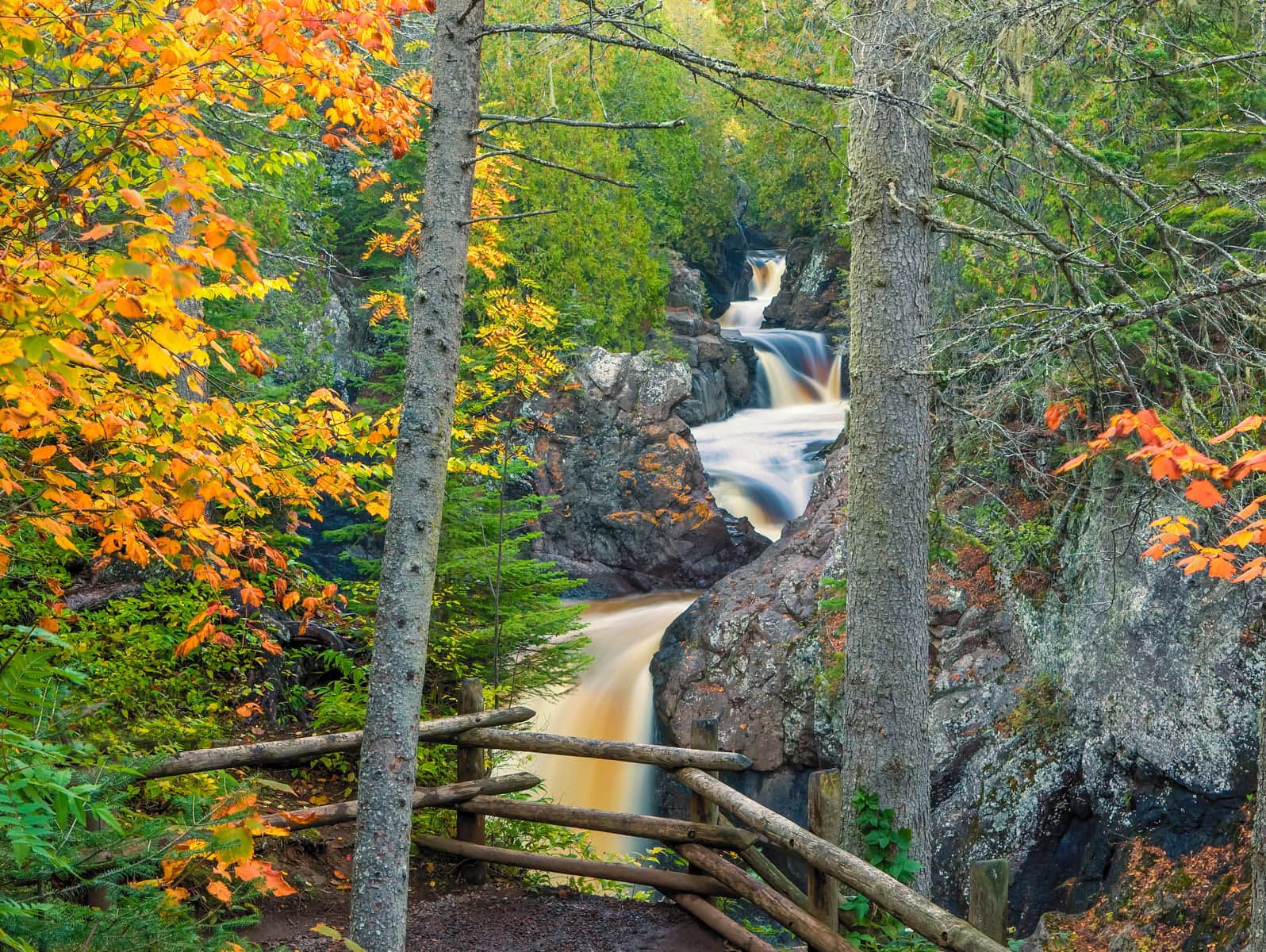 Minnesota Fall Colors Guide 2021 · Odyssey Resorts