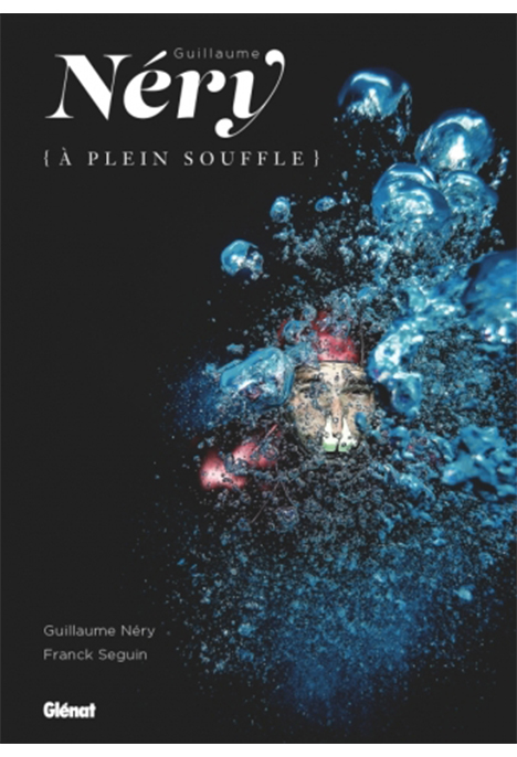Un plongeur en apnée émerge au milieu de bulles scintillantes, illustrant la magie de l'exploration sous-marine. #Apnée