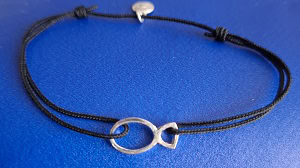 Un bracelet marin élégant, symbole de l'océan, parfait pour les passionnés de plongée et d'aventure sous-marine.