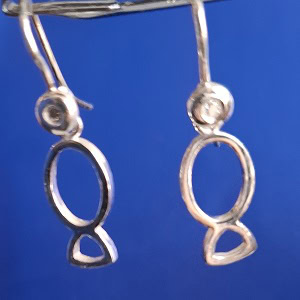 Boucles d'oreilles en forme de poisson, idéales pour les passionnés de plongée souhaitant afficher leur amour pour l'océan.