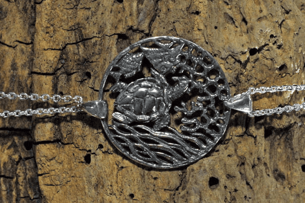 Bracelet médaillon tortue sur chaine