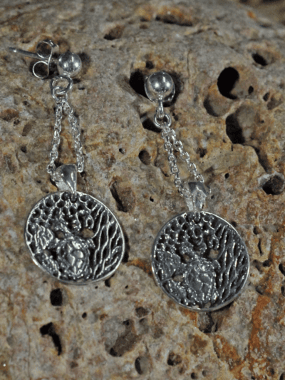 _DBM9922bis Boucles d'oreilles en argent inspirées du monde sous-marin avec motifs marins détaillés.