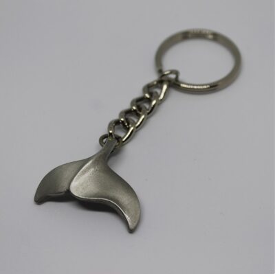 porte clé queue de baleine Porte-clés en forme de queue de baleine, symbole élégant de l'aventure océanique et de la passion pour la plongée.