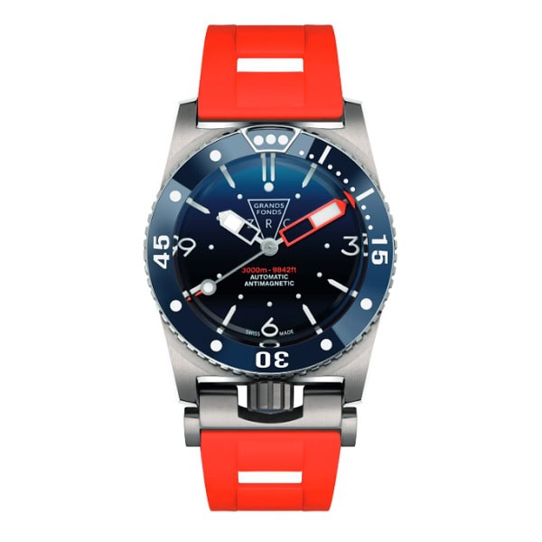 Cette montre de plongée robuste, étanche jusqu'à 3000m, est l'outil idéal pour les explorations sous-marines extrêmes.