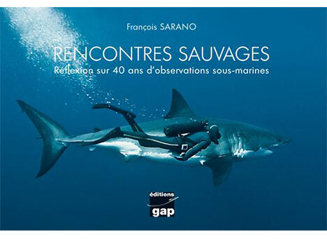 Plongez dans l'univers fascinant des rencontres sous-marines avec ce livre captivant sur 40 ans d'exploration océanique. 🌊