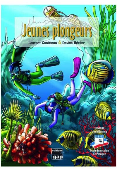 Des jeunes plongeurs explorent un récif coloré, entourés de poissons tropicaux, illustrant l'émerveillement du monde sous-...