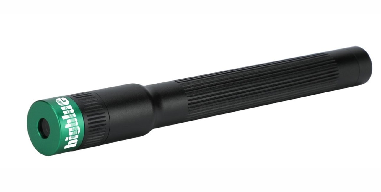 Cette lampe de plongée compacte et robuste est idéale pour explorer les profondeurs marines avec une visibilité optimale.
