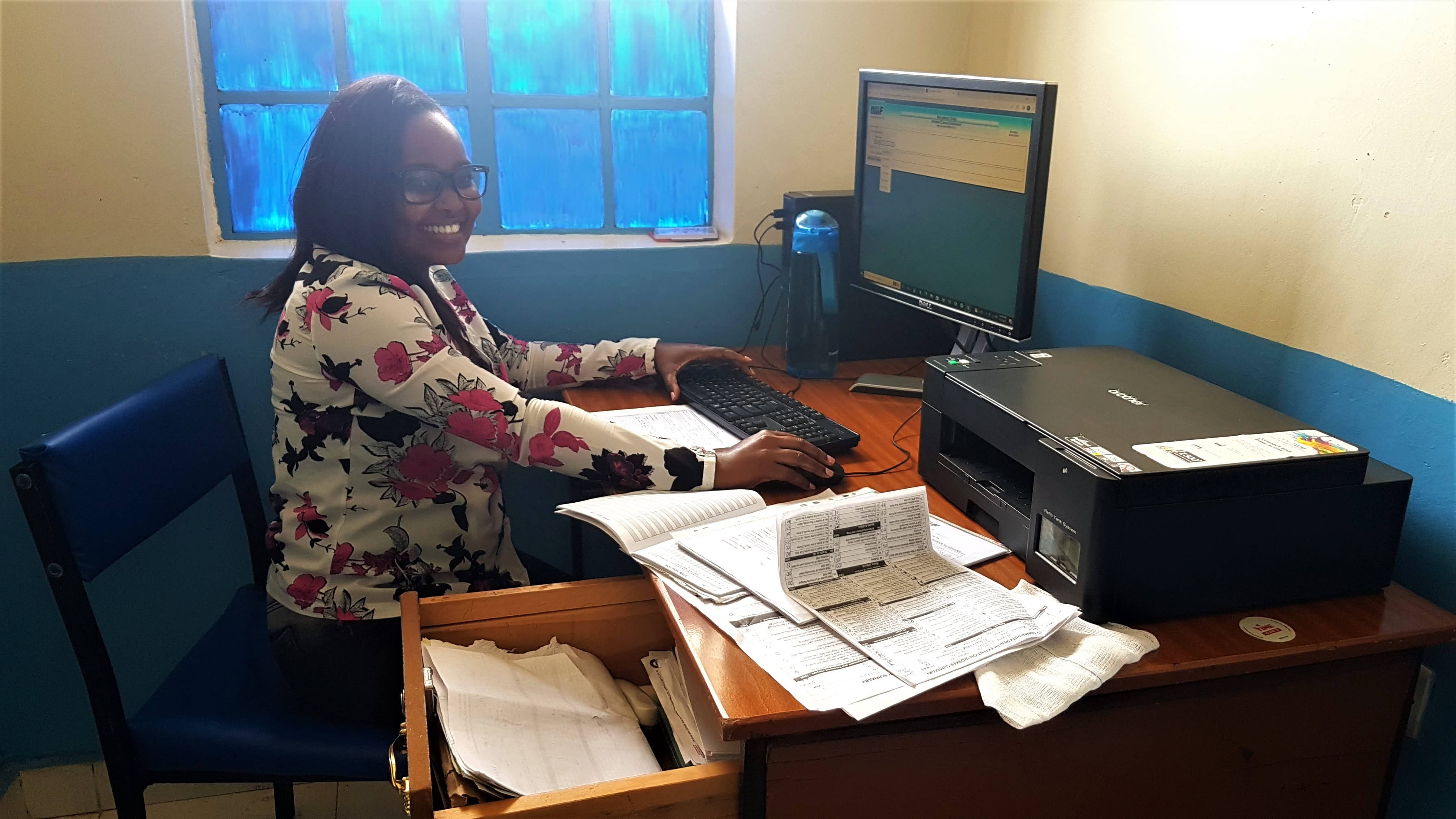 Susan Njambi, from Oltepesi Health Centre, completing online submissions to Linda Mama programme