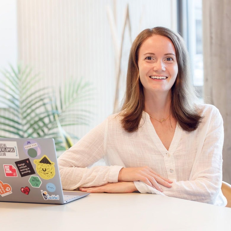 Stefanie Kruse in front of her laptop, smiling