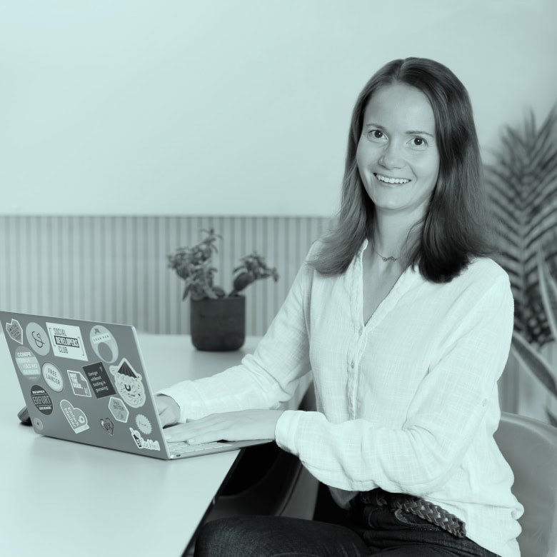 Stefanie Kruse in front of her laptop, smiling