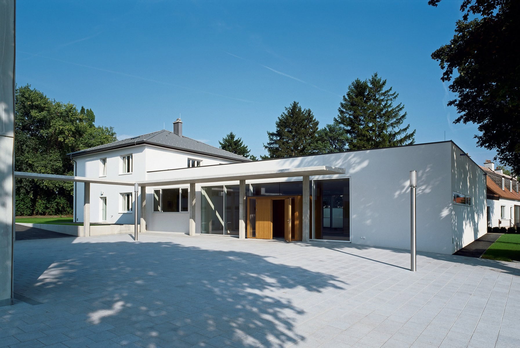 © RUNSER / PRANTL architekten, Pfarrgemeindezentrum, 2353 Neu Guntramsdorf, Niederösterreich, Österreich, 2009, Platzgestaltung, Kirche, Fotograf Rupert Steiner