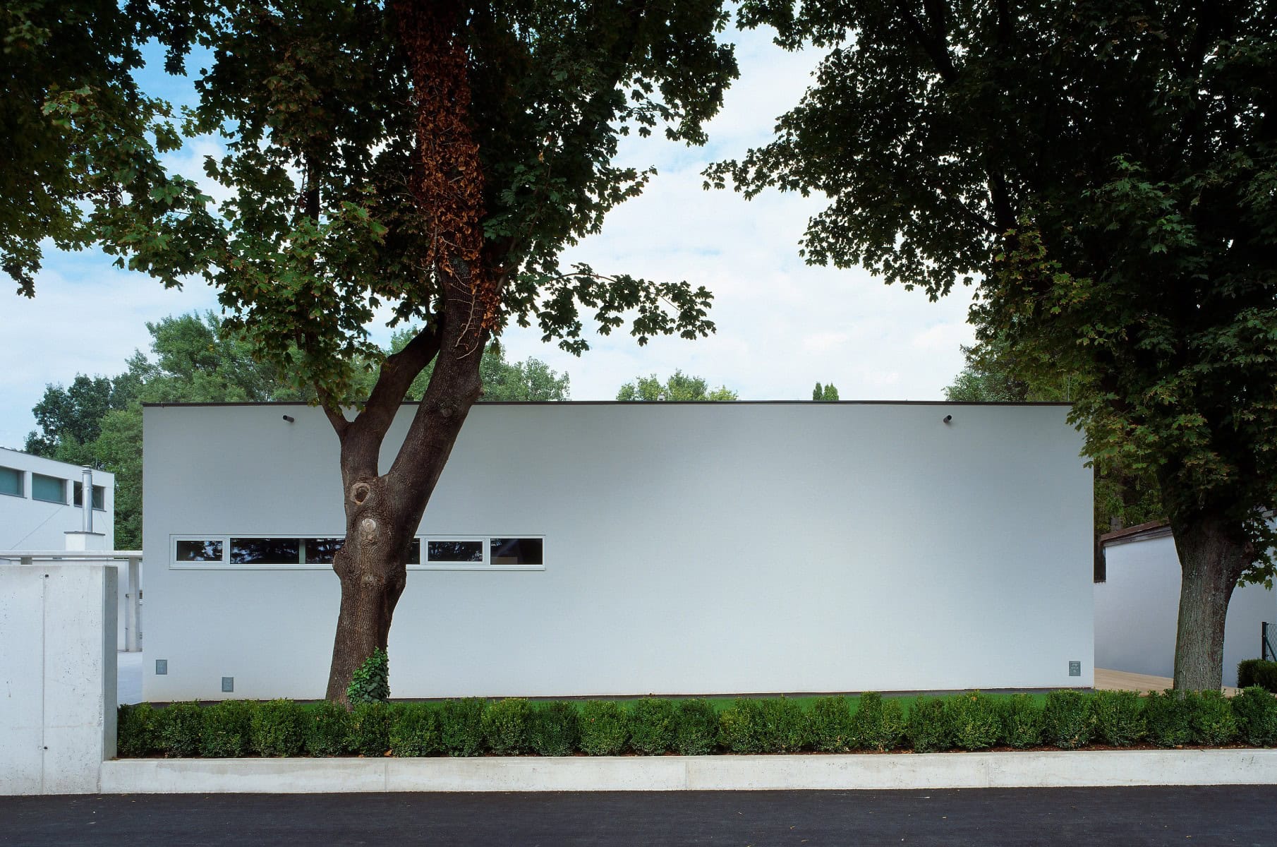 © RUNSER / PRANTL architekten, Pfarrgemeindezentrum, 2353 Neu Guntramsdorf, Niederösterreich, Österreich, 2009, Platzgestaltung, Kirche, Fotograf Rupert Steiner